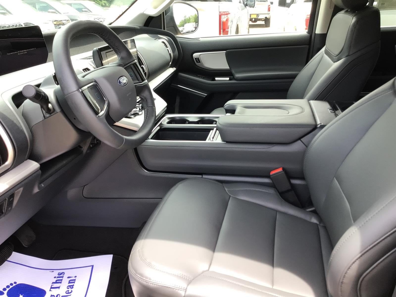 New 2026 Ford Expedition Active RWD image 2