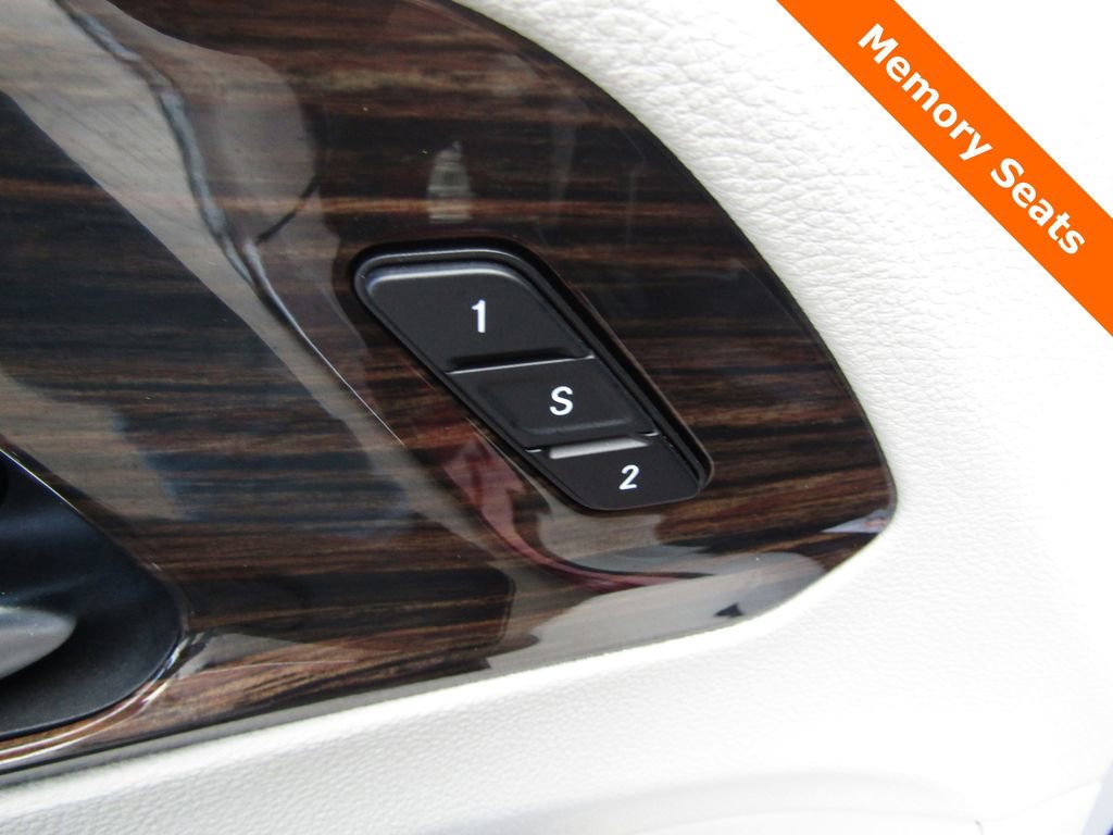 Used 2023 Chrysler Pacifica Limited AWD/4WD image 6