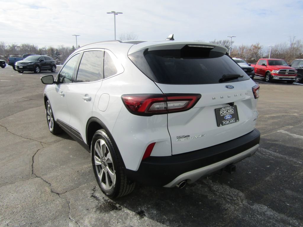 Used 2025 Ford Escape Platinum w/ Class II Trailer Tow Package image 4