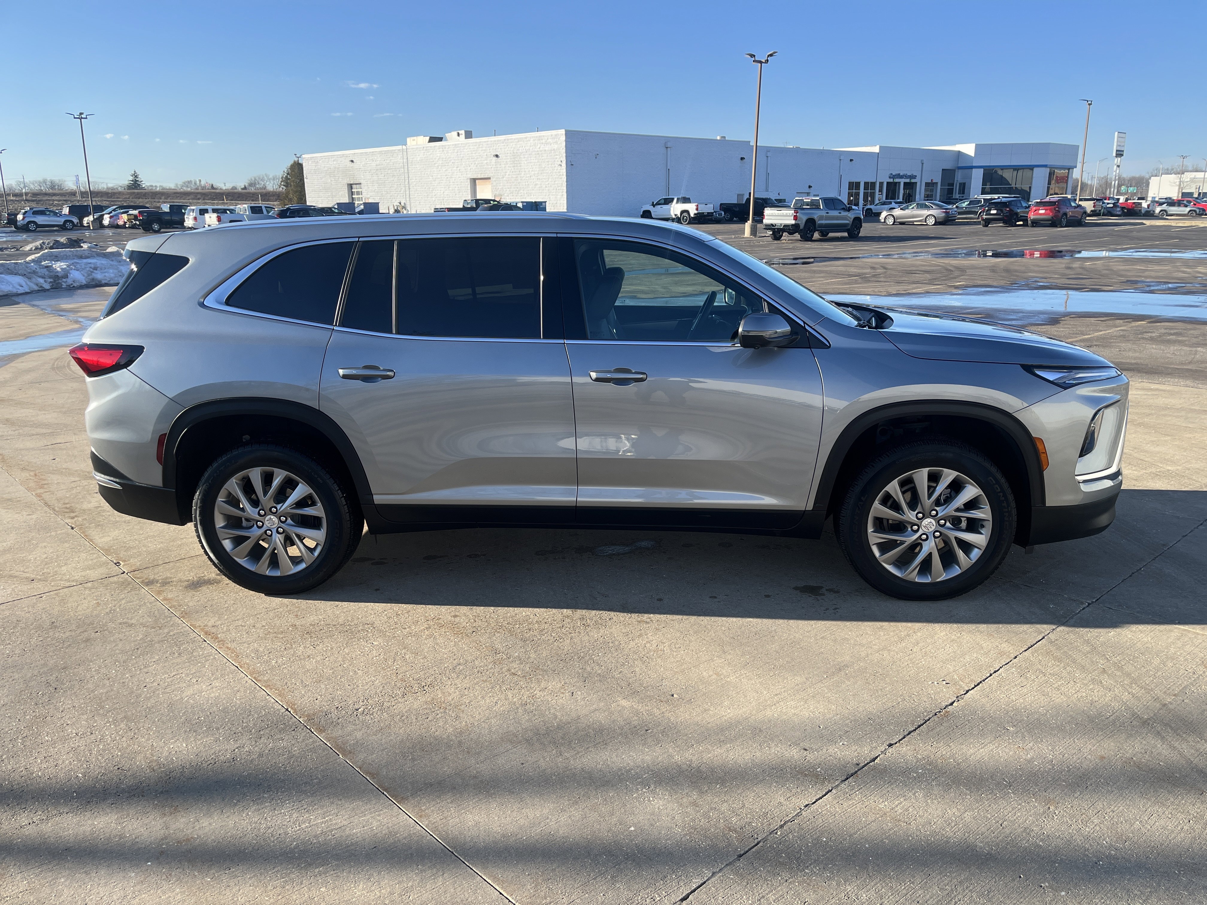 Used 2025 Buick Enclave Preferred image 7