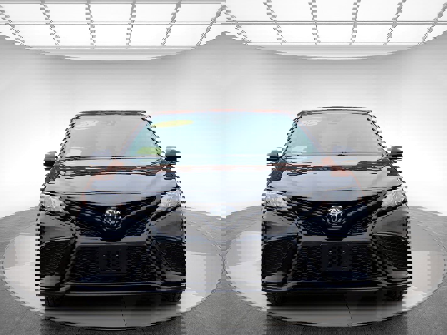 Used 2022 Toyota Camry SE image 2