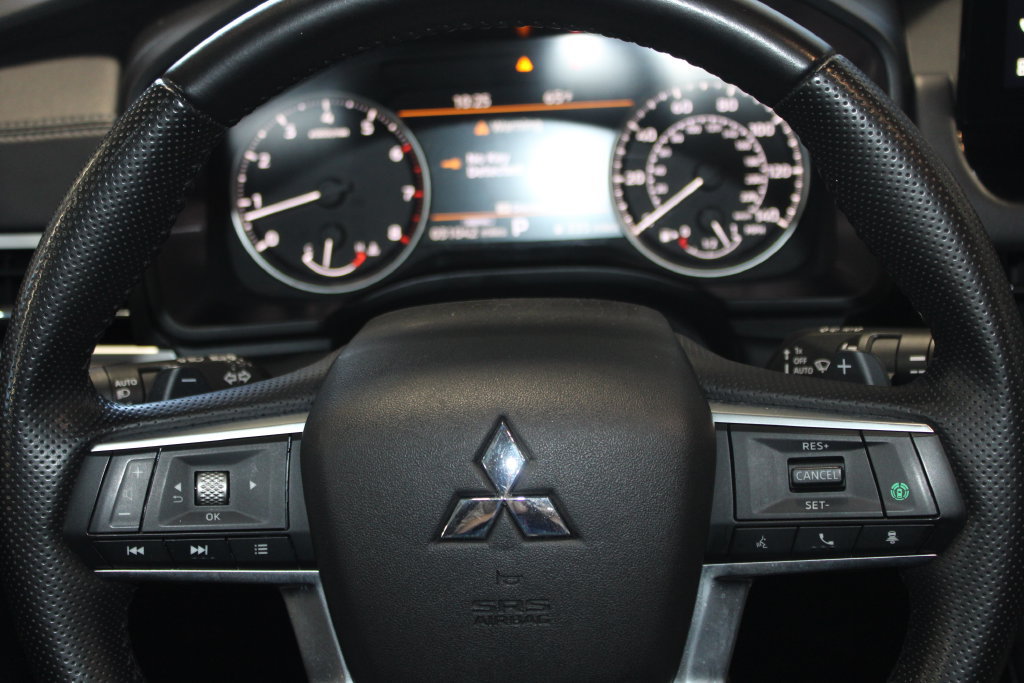 Used 2025 Mitsubishi Outlander SE AWD/4WD image 12