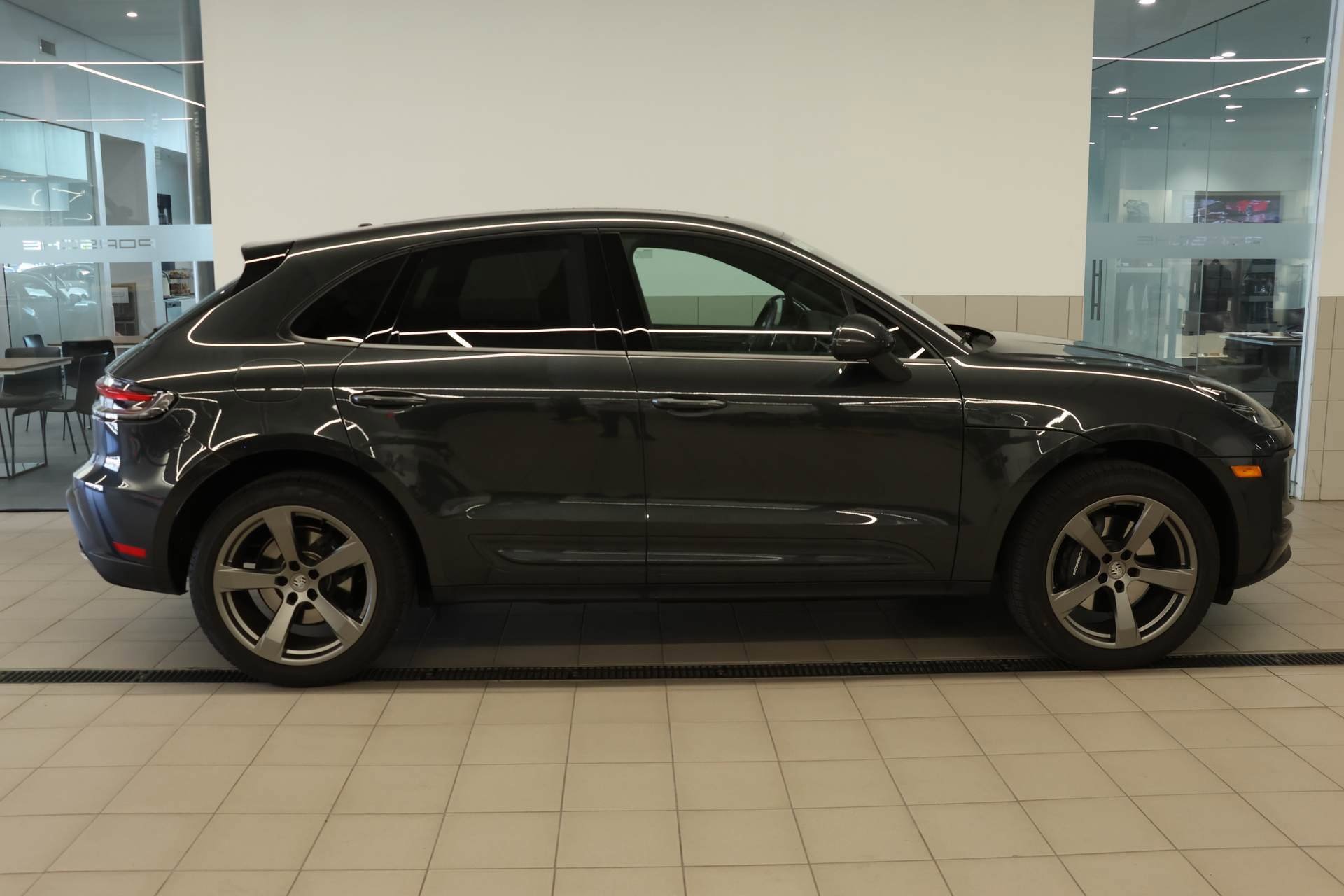 Used 2025 Porsche Macan image 16