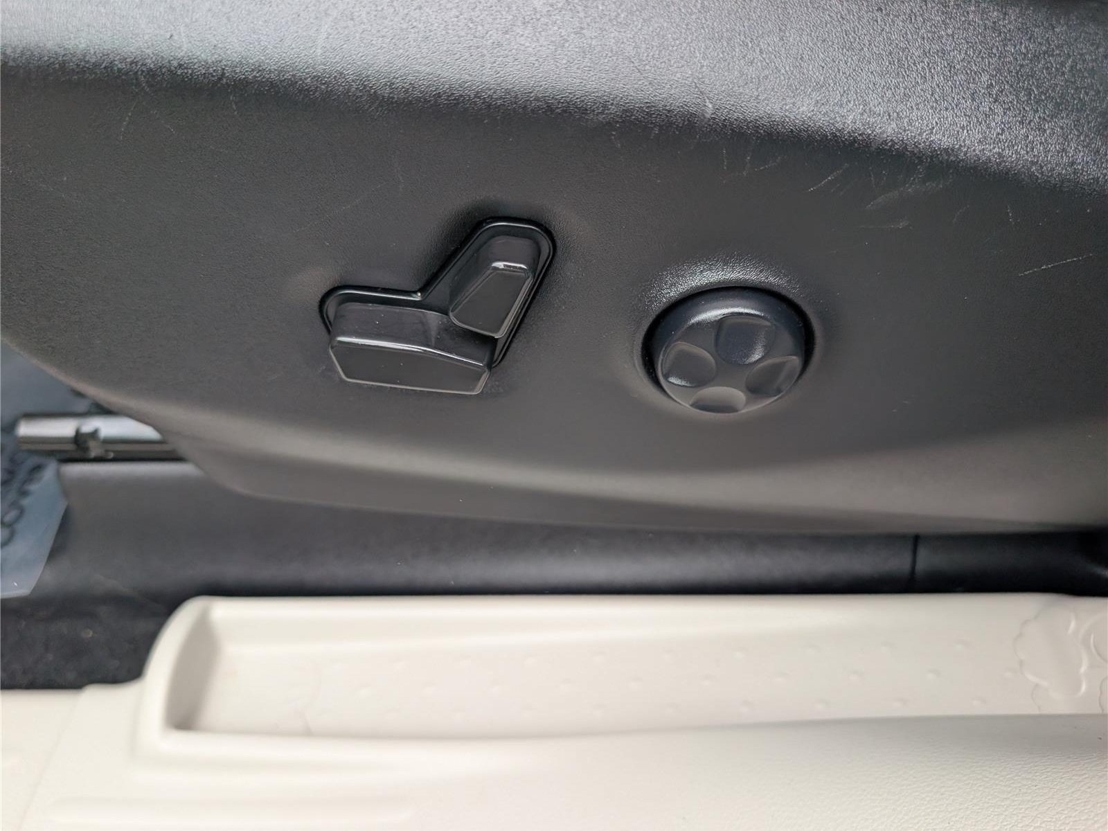 Used 2023 Chrysler Voyager LX FWD image 21