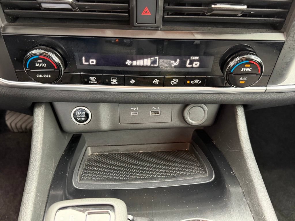 Used 2023 Nissan Rogue SV AWD/4WD image 26