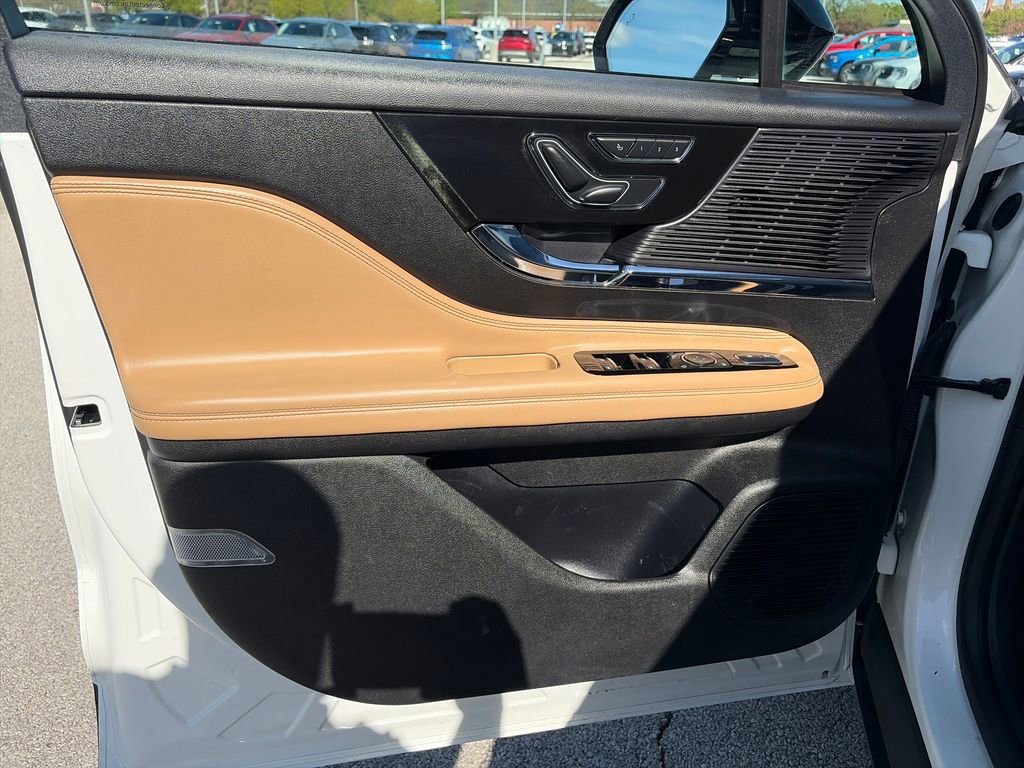 Used 2022 Lincoln Corsair Reserve w/ Elements Package image 13