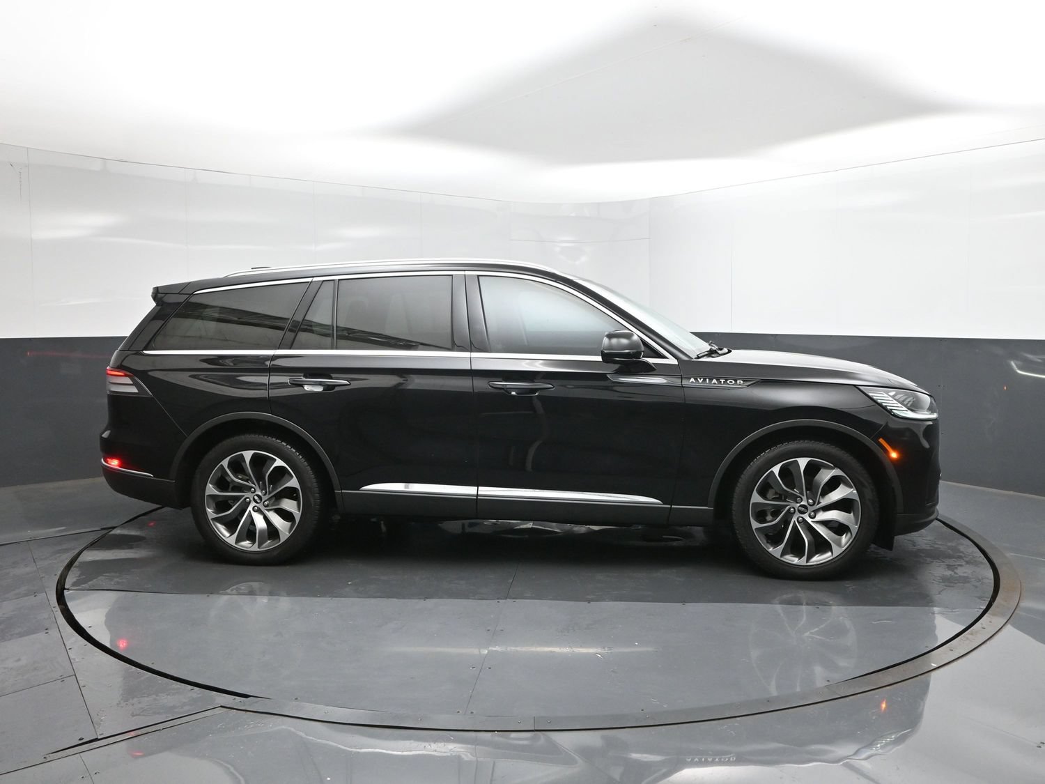 Used 2025 Lincoln Aviator 2WD image 15
