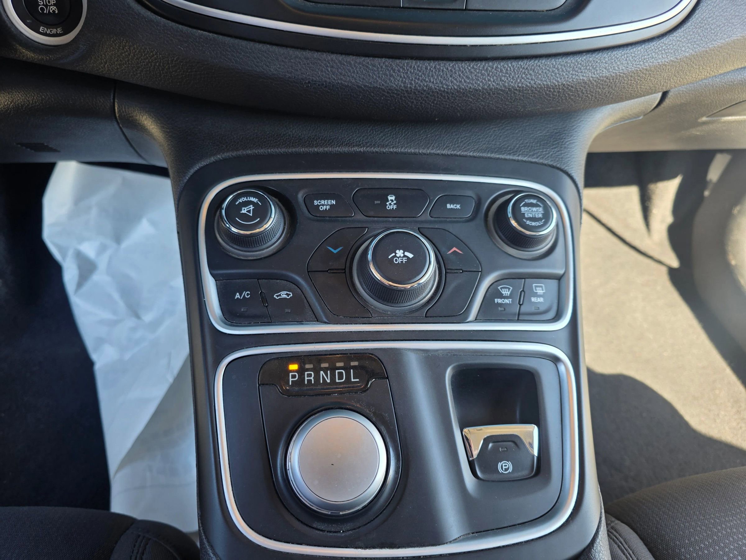 Used 2015 Chrysler 200 Limited image 12