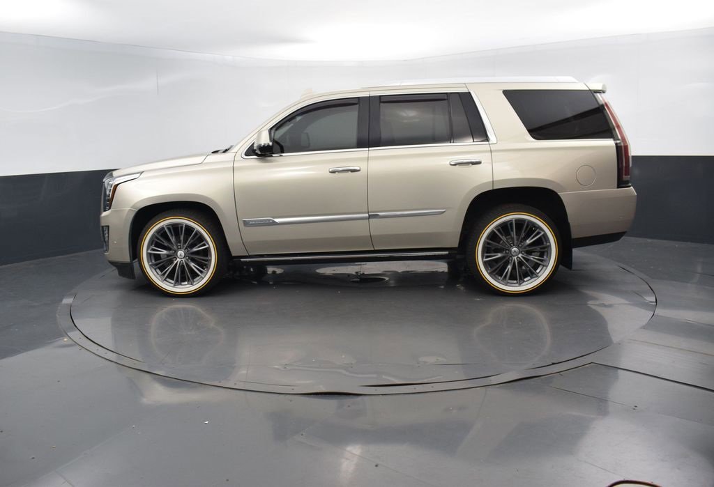 Used 2017 Cadillac Escalade Platinum image 2