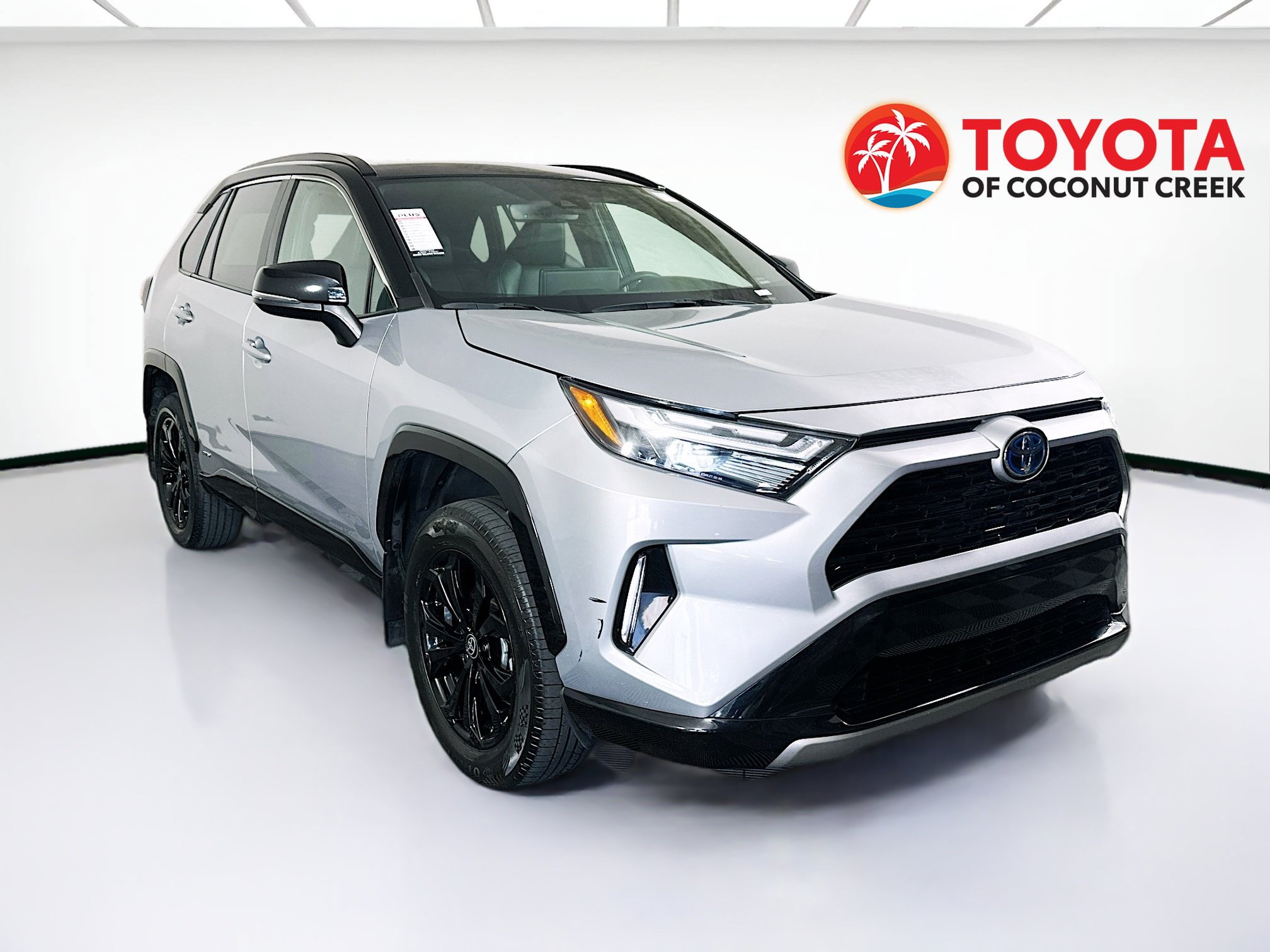 Used 2024 Toyota RAV4 XSE AWD/4WD image 1