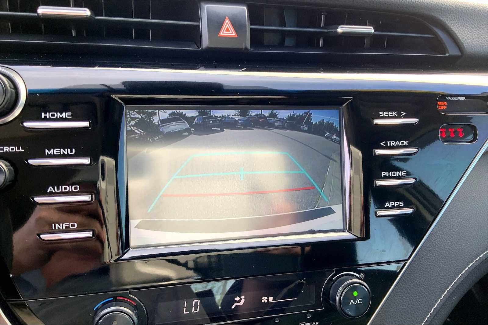 Used 2018 Toyota Camry SE FWD image 26