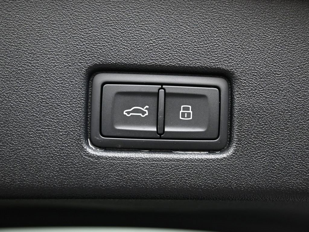 Used 2024 Audi Q4 e-tron Premium w/ Convenience Package image 15