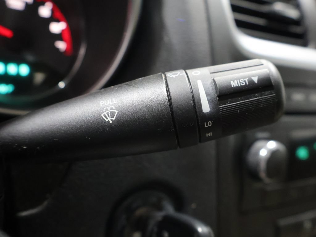 Used 2014 Dodge Avenger SE FWD image 32