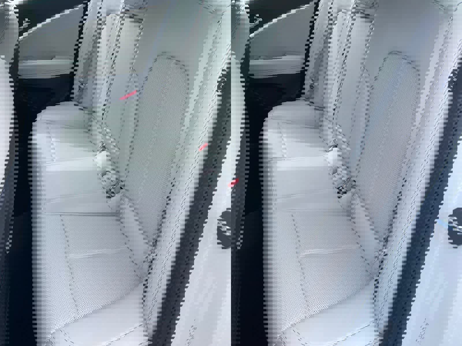 Used 2025 Genesis G70 2.5T image 21