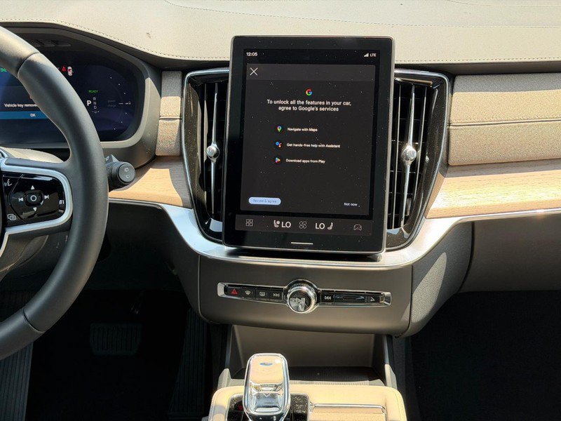 New 2026 Volvo XC90 T8 Plus w/ Protection Package AWD/4WD image 8