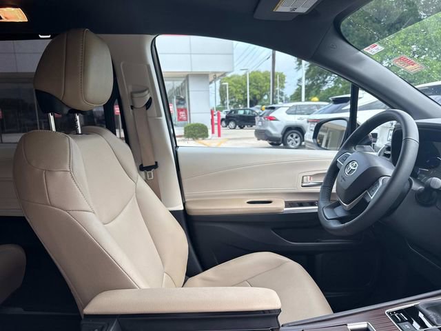 Used 2024 Toyota Sienna XLE image 14