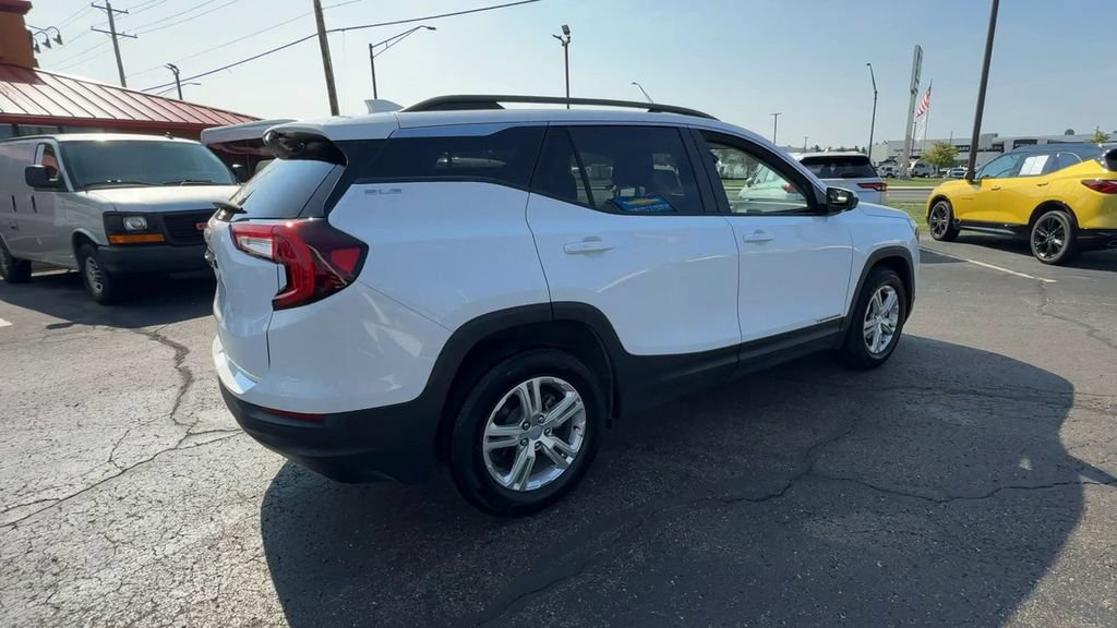 Used 2024 GMC Terrain SLE w/ Driver Convenience Package FWD image 8