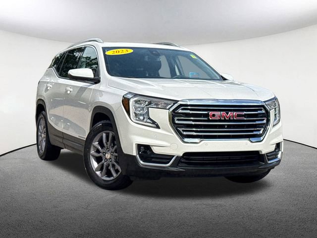 Used 2023 GMC Terrain SLT w/ Infotainment Package II image 2