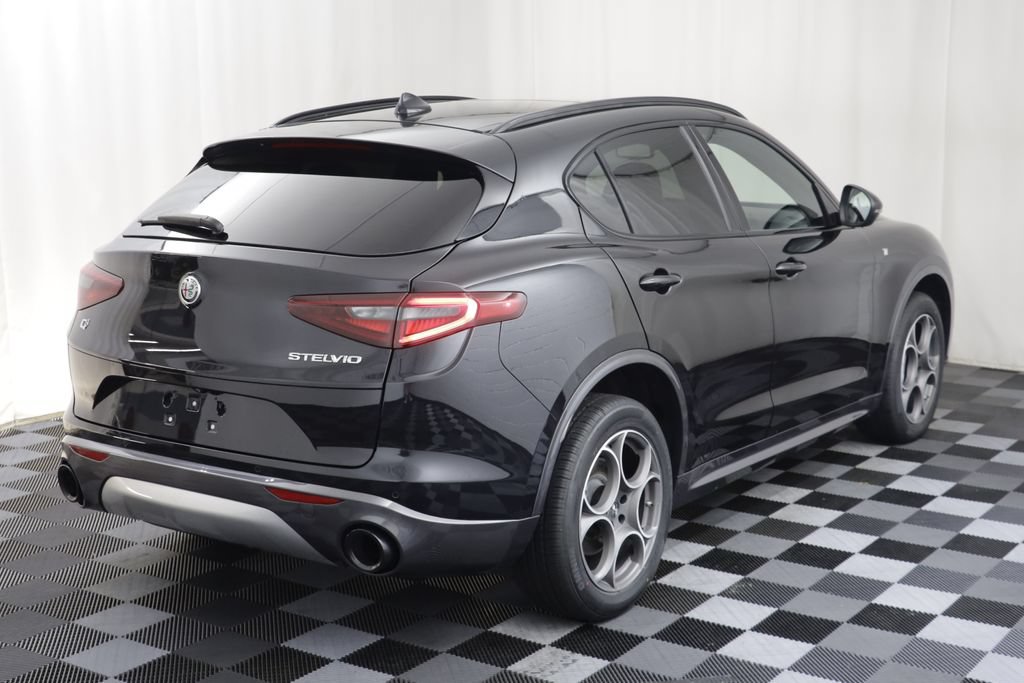 Used 2023 Alfa Romeo Stelvio Ti AWD/4WD image 19