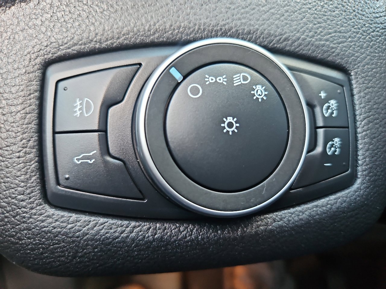 Used 2019 Ford Escape SEL image 37