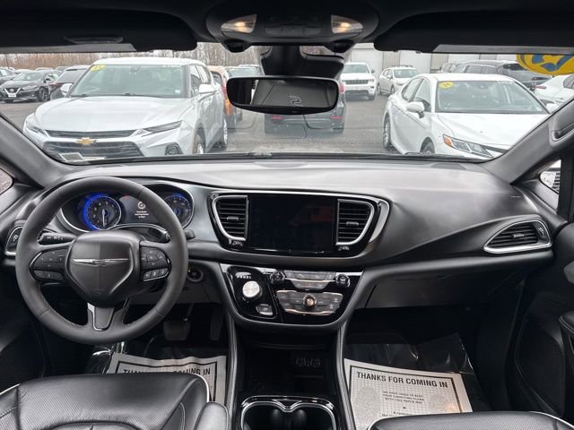 Used 2025 Chrysler Pacifica Limited image 22