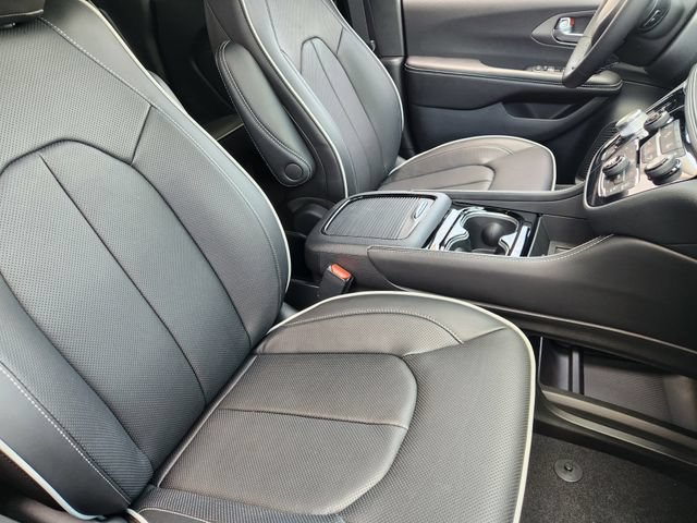 New 2027 Chrysler Pacifica Limited FWD image 10