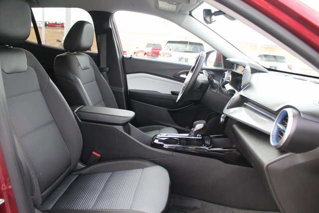 Used 2025 Chevrolet Trax LT w/ LT Convenience Package image 23
