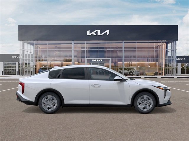 New 2025 Kia K4 LX image 7