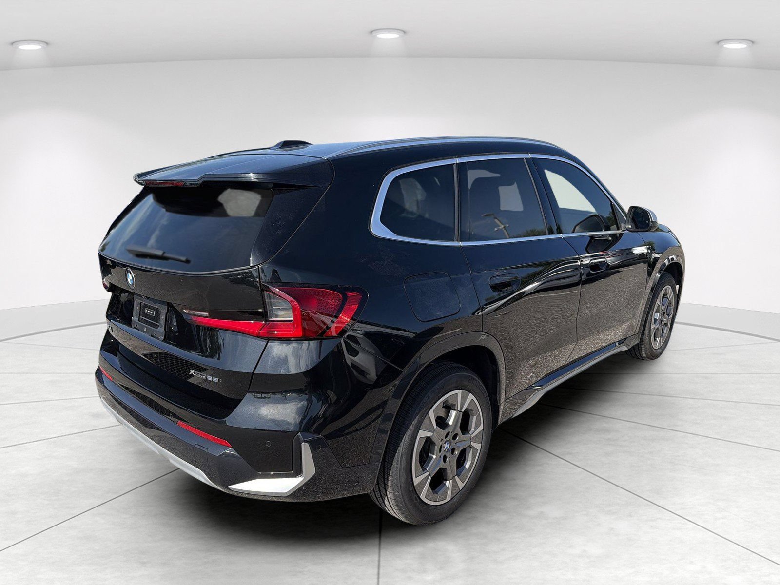 Used 2023 BMW X1 xDrive28i w/ Convenience Package AWD/4WD image 4