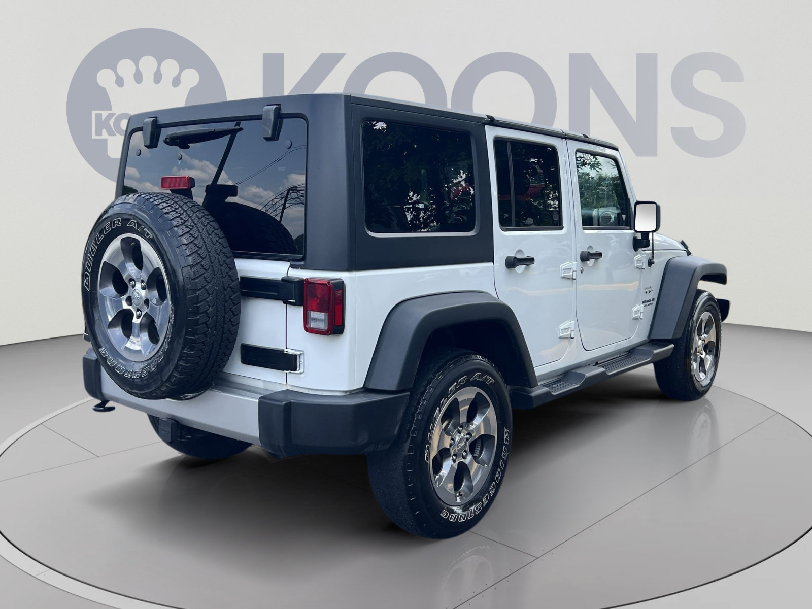 Used 2017 Jeep Wrangler Unlimited Sahara w/ Connectivity Group AWD/4WD image 7