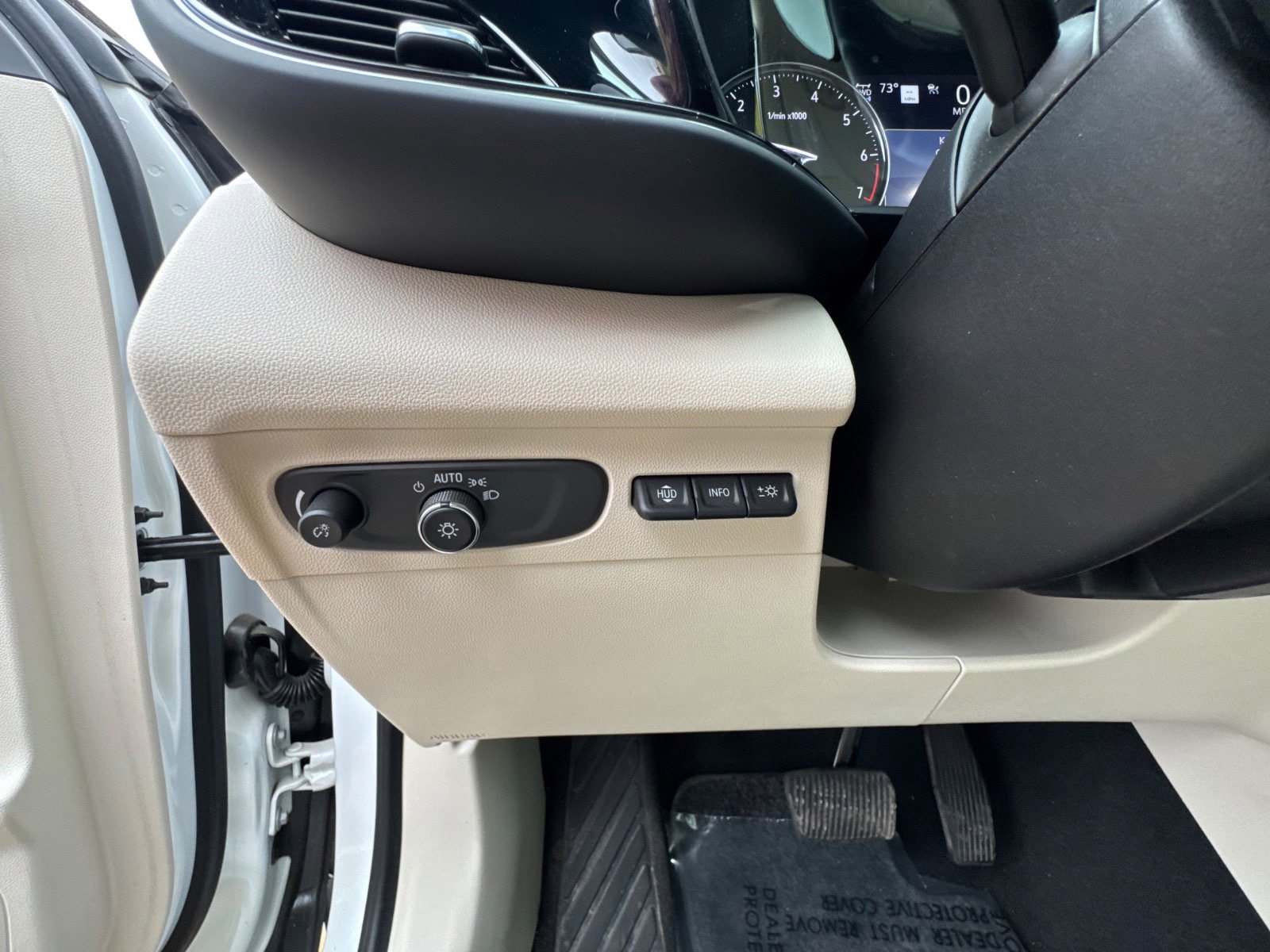 Used 2023 Buick Envision Avenir AWD/4WD image 19