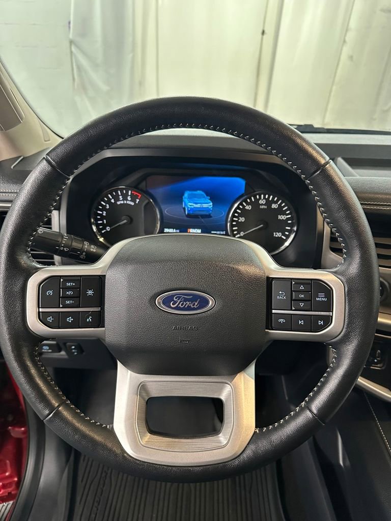 Used 2022 Ford Expedition XLT w/ Equipment Group 202A AWD/4WD image 16
