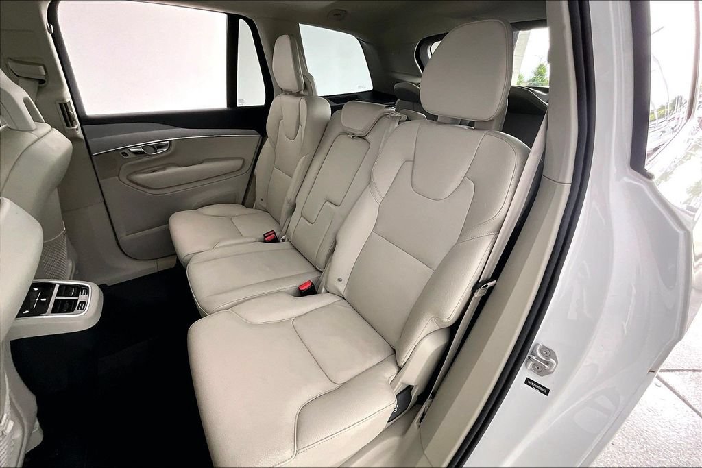 Used 2021 Volvo XC90 T5 Momentum w/ Advanced Package AWD/4WD image 32