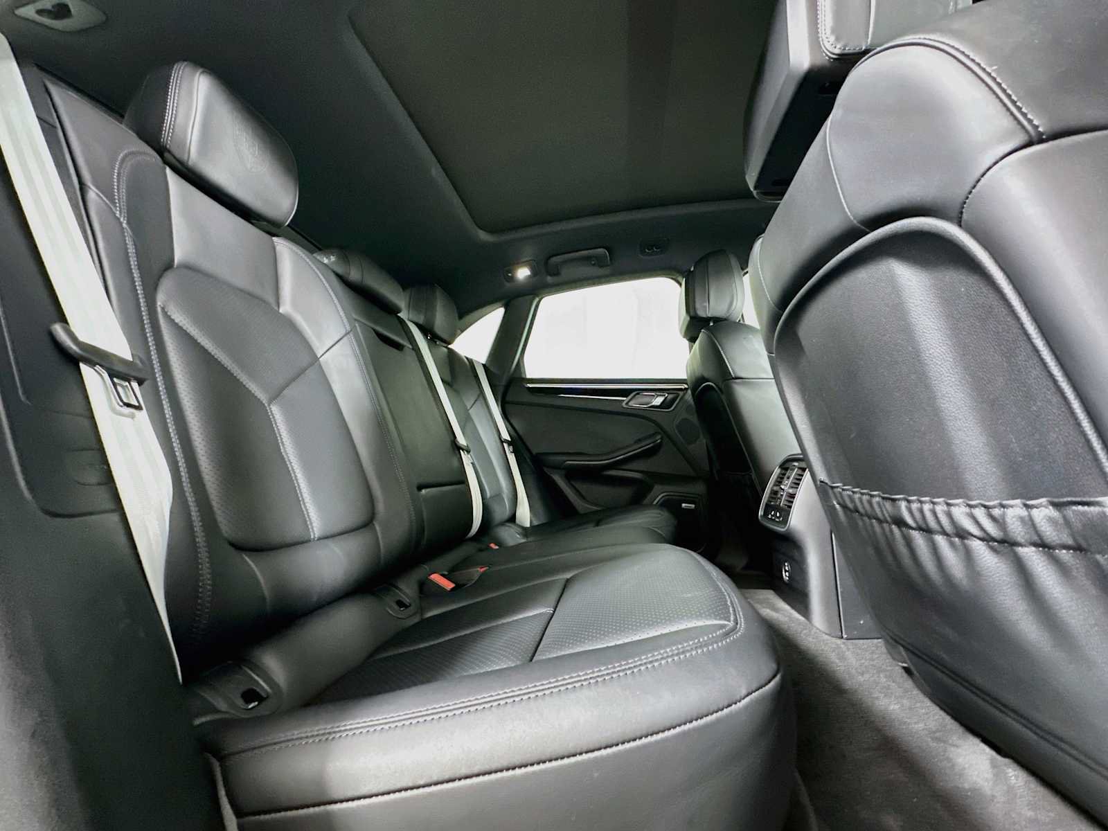 Certified 2026 Porsche Macan AWD/4WD image 28