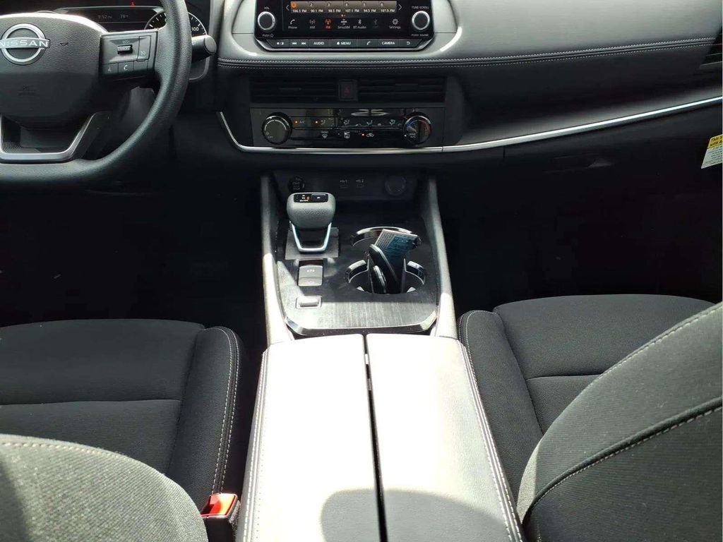 Used 2025 Nissan Rogue S FWD image 10