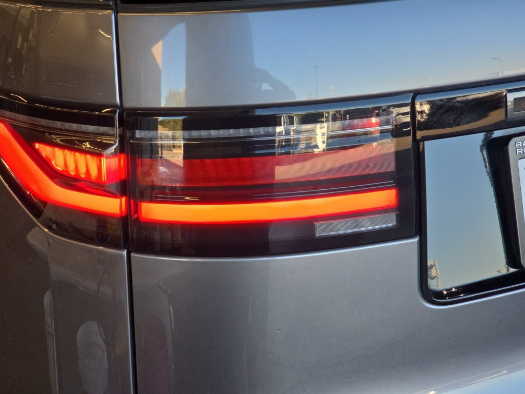 Certified 2024 Land Rover Discovery Dynamic SE AWD/4WD image 37