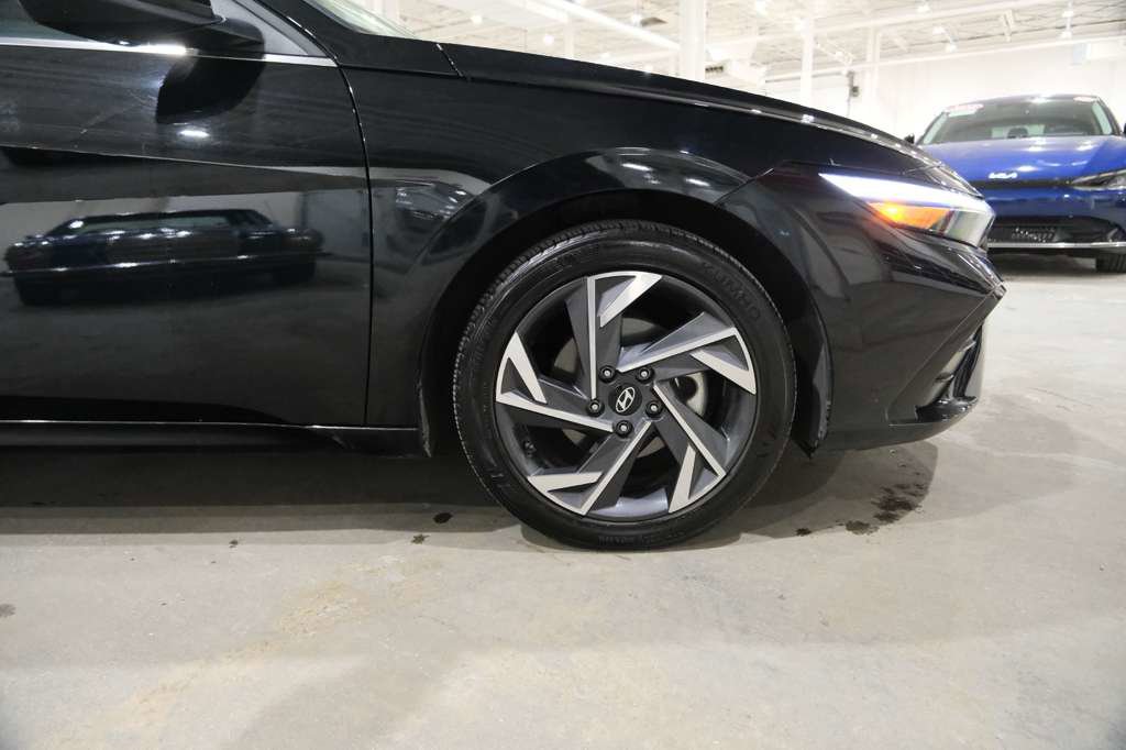 Used 2025 Hyundai Elantra SEL image 14