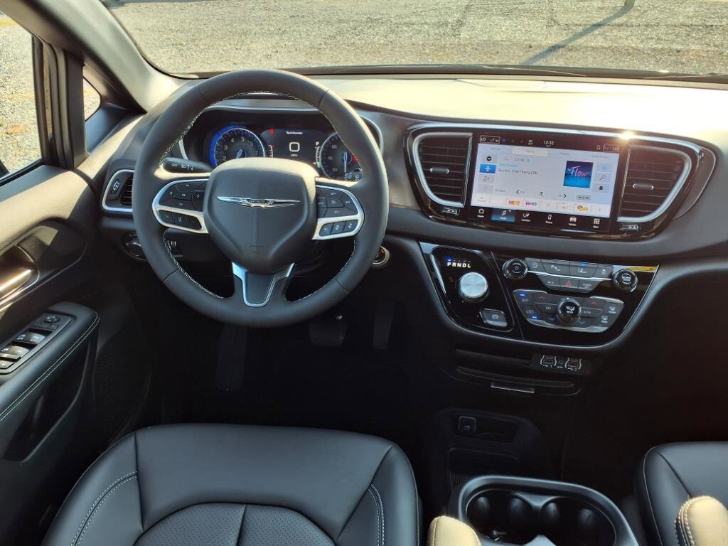 New 2025 Chrysler Voyager LX FWD image 10