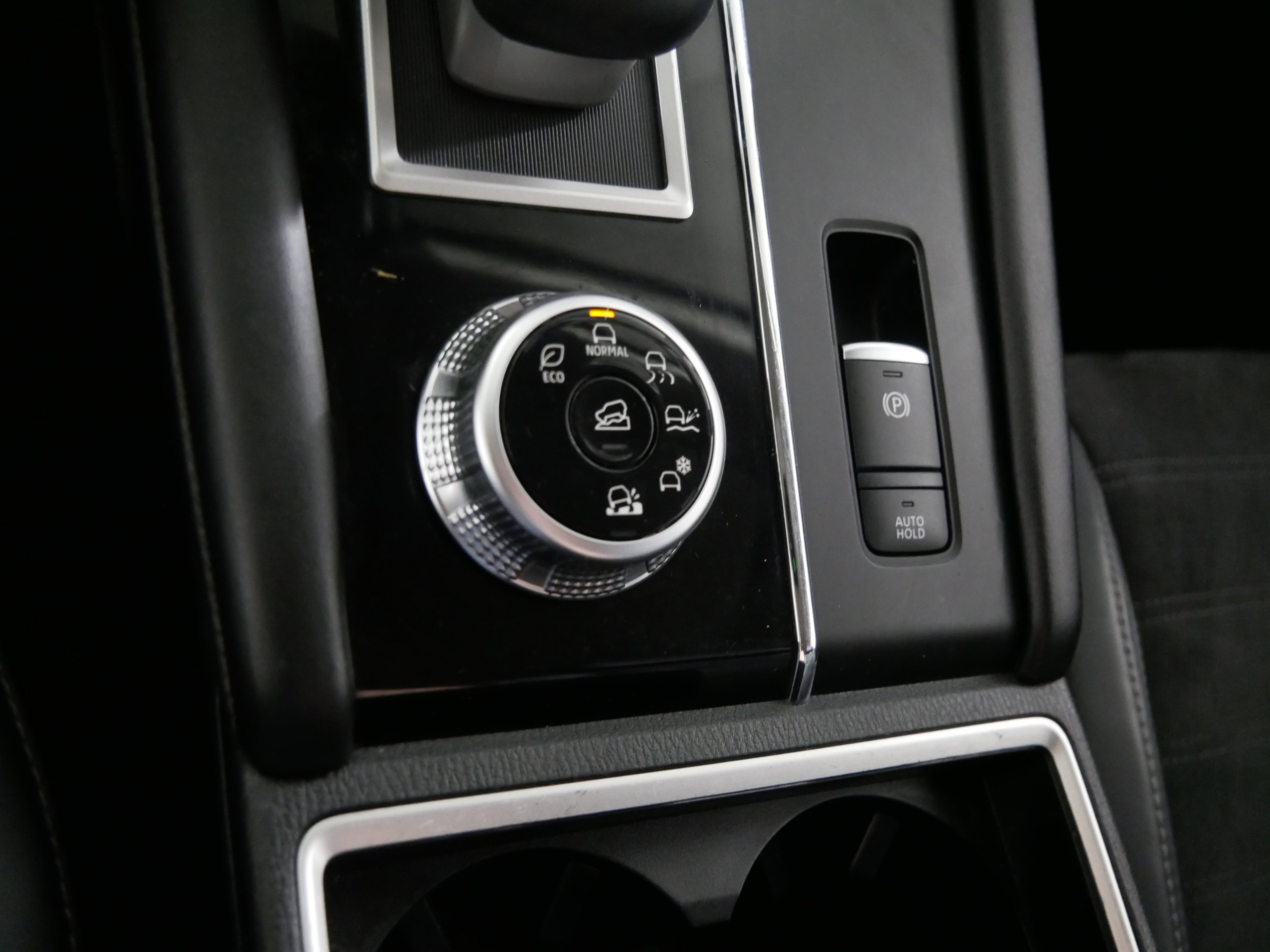 Used 2022 Mitsubishi Outlander SE image 29