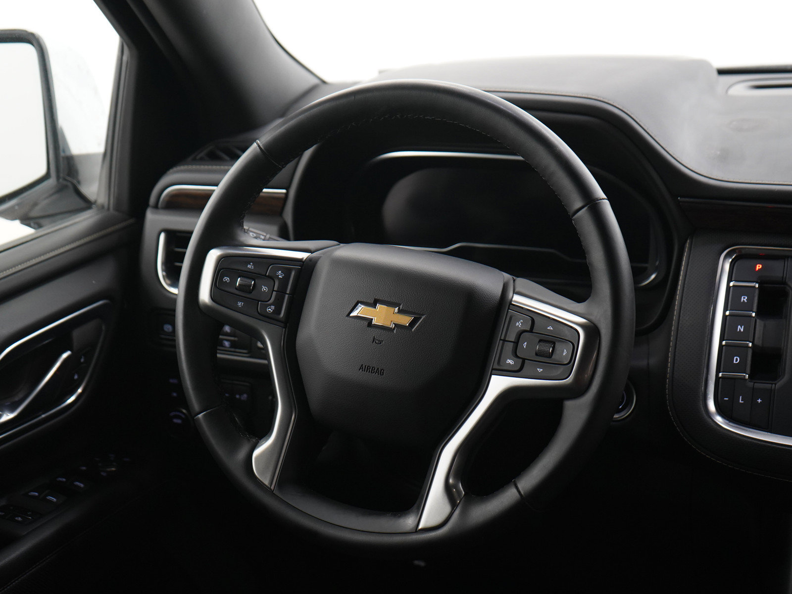 Used 2024 Chevrolet Suburban Premier AWD/4WD image 15