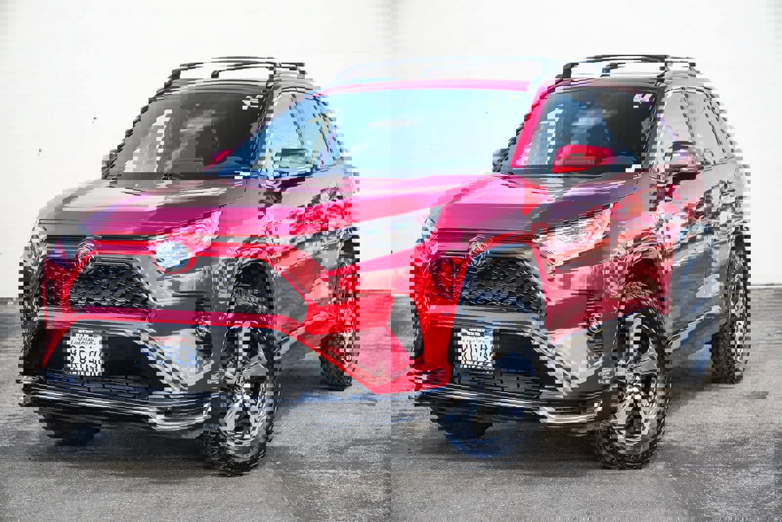 Used 2021 Toyota RAV4 SE w/ Weather & Moonroof Package image 1