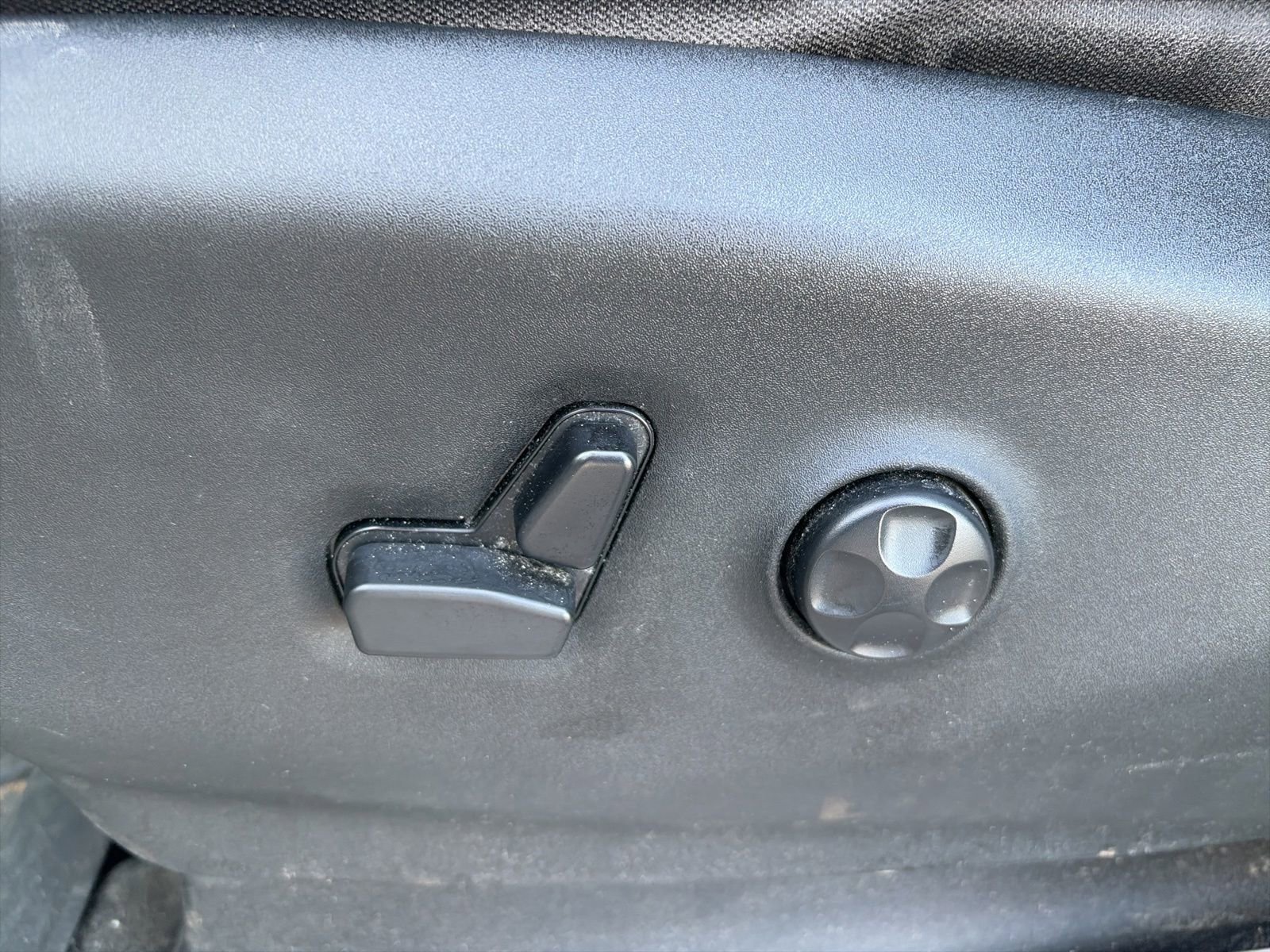 Used 2017 Chrysler Pacifica Touring FWD image 13