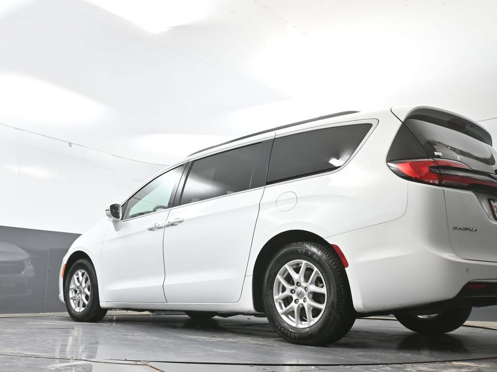 Used 2022 Chrysler Pacifica Touring-L FWD image 28