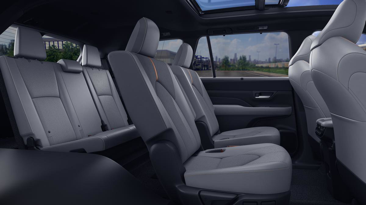 New 2026 Toyota Grand Highlander AWD Hybrid image 2