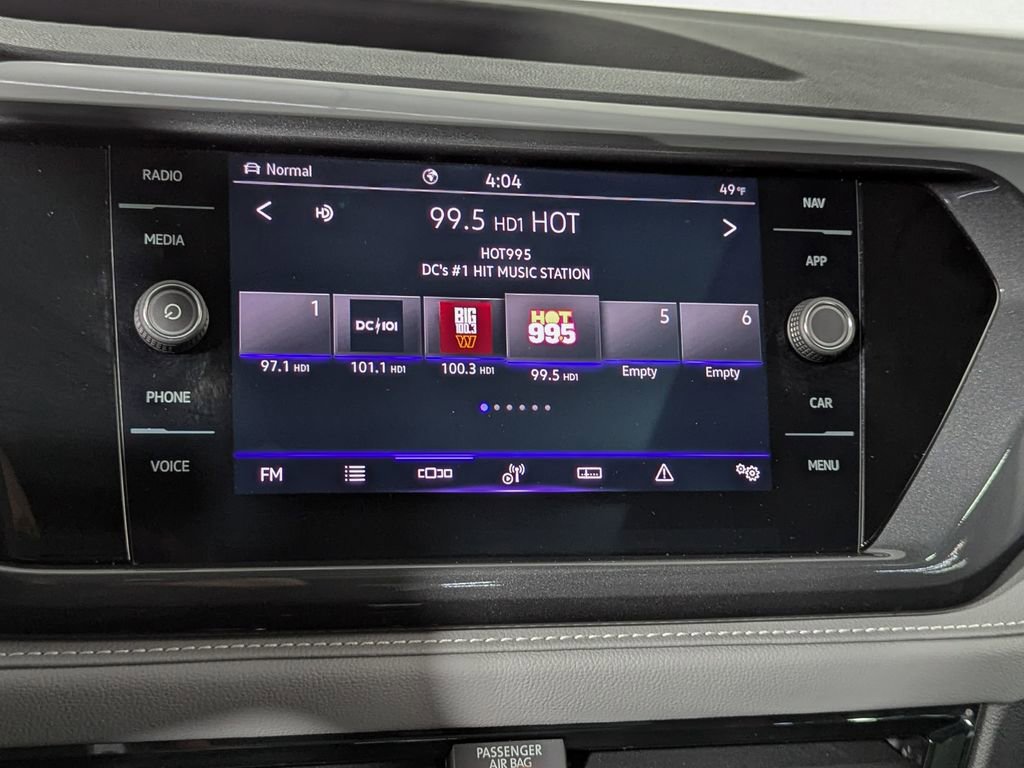 Used 2024 Volkswagen Taos SEL image 31