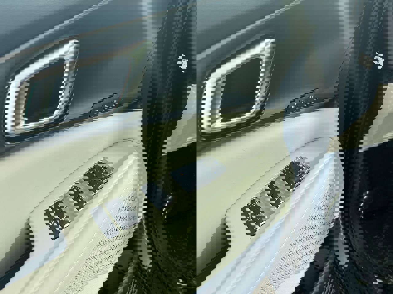 Certified 2025 Kia Carnival SX Prestige FWD image 16