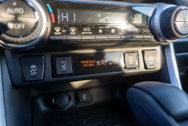 Used 2022 Toyota RAV4 XLE w/ Convenience Package image 27