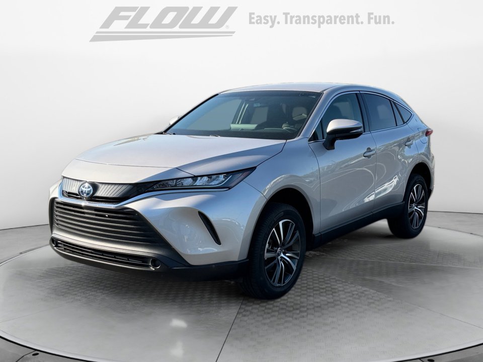 Used 2022 Toyota Venza LE image 4