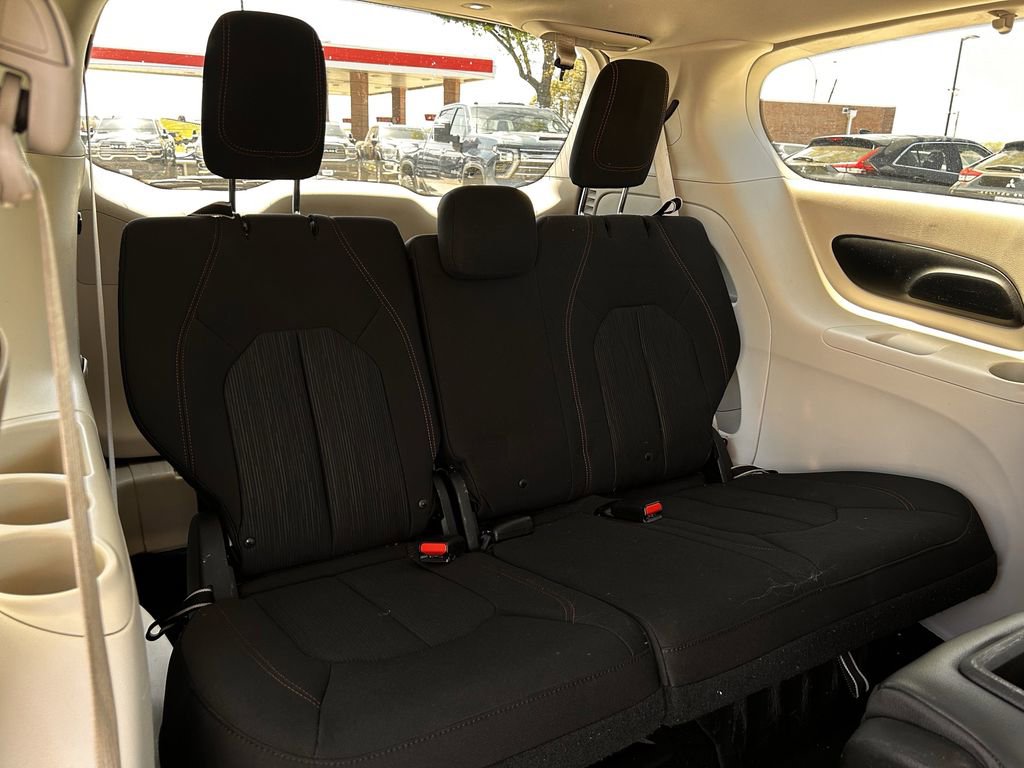 Used 2017 Chrysler Pacifica Touring w/ Tire & Wheel Group image 30