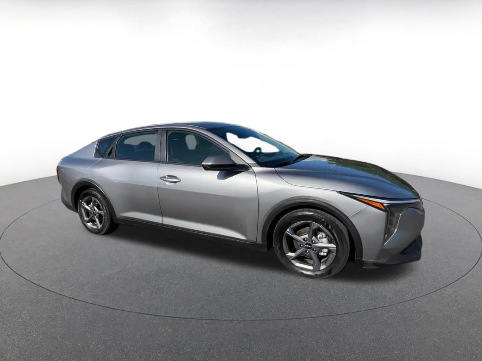Used 2025 Kia K4 FWD image 2